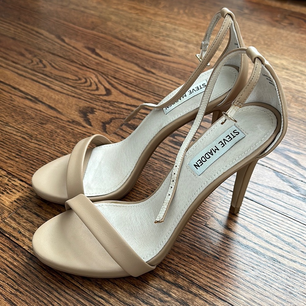 Steve Madden Tecy Beige Leather Heels. Size 7.5.